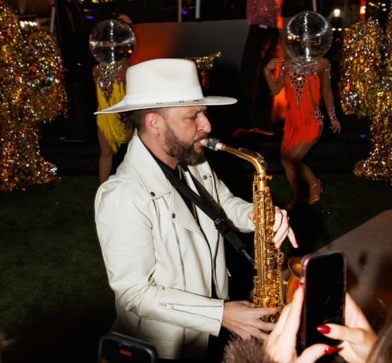 man playing musical instrument on Kauboi terrace